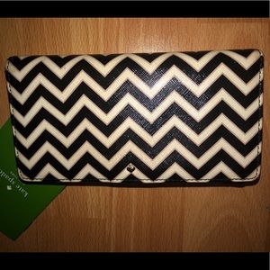COPY - SALE 🚨Kate ♠️ Spade slightly used Wallet